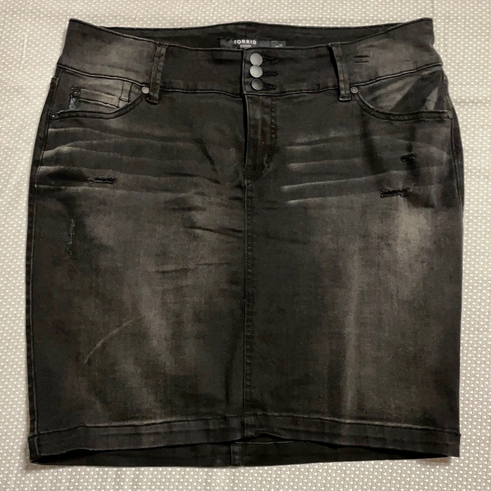 TORRID size 14 black denim distressed skirt
